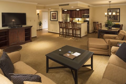 Open floor plan perfect for family dinners or card games on golf trips