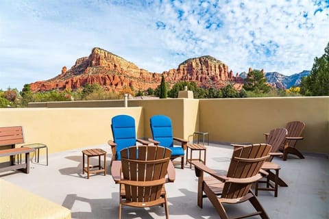 Beautiful Sedona red rock views seen from the rooftop deck