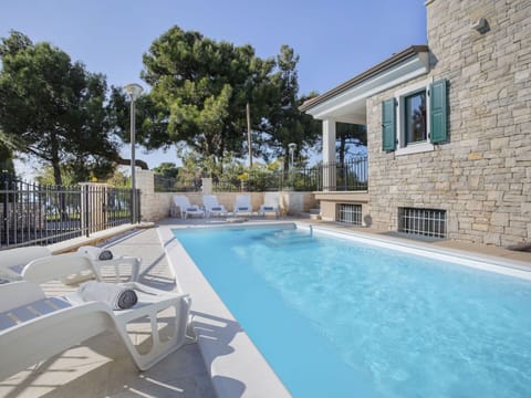 Swimming Pool, Property, Real Estate, House, Building, Home, Residential Area, Apartment, Estate, Leisure