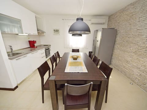 Room, Property, Interior Design, Furniture, Table, Floor, Architecture, Ceiling, Building, House