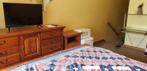Bedroom with Microwave &amp; Fridge