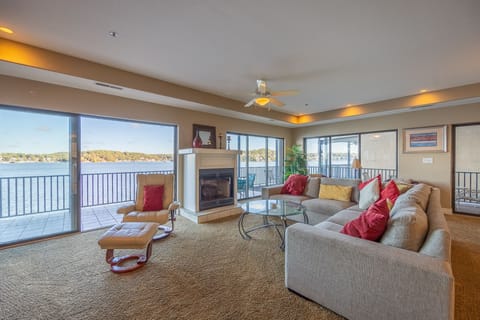 LAKEOZARKVACATION.COM