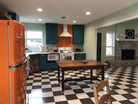 Electric stove, micro, dishwasher, both drip and pod coffee makers.