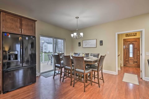 Dining Table | Dishware & Flatware Provided