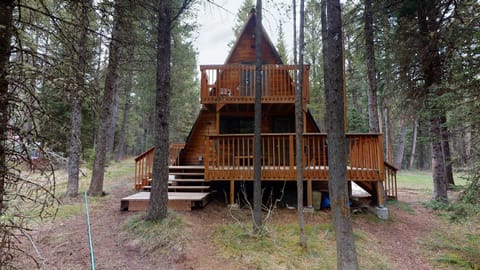 Welcome to Creekside Cabin located in Yale Creek Subdivision.