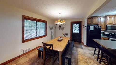 A full size dining table to seat everyone.