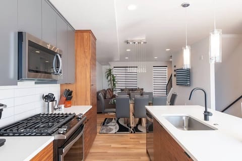 Modern open floor kitchen with gas range