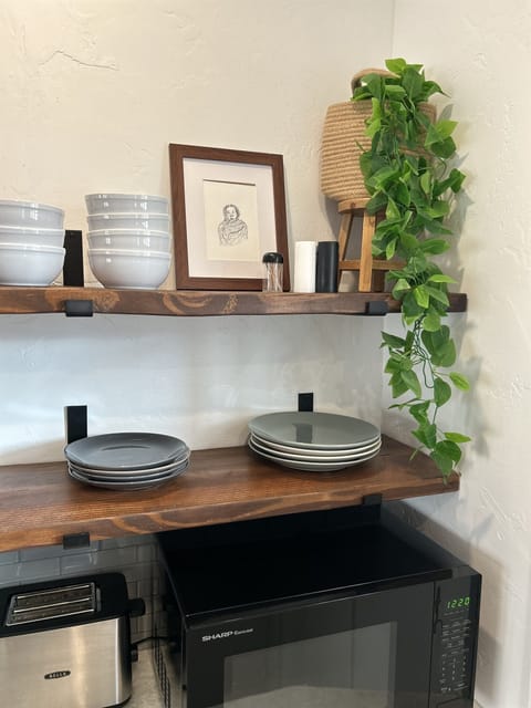 All kitchen basics provided