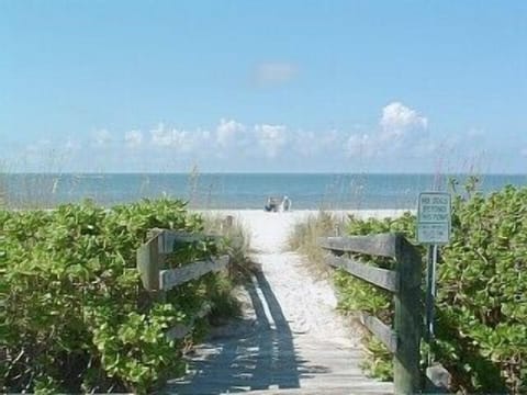 just a few steps to the beach
