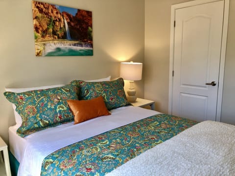 Havasu/Owl room with queen bed