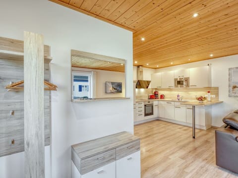 Property, Furniture, Cabinetry, Building, Wood, Countertop, Interior Design, House, Flooring, Floor