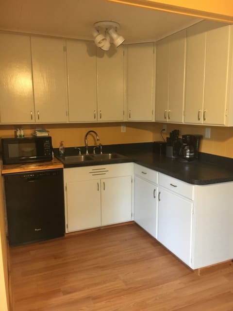 Yes, there IS a dishwasher!