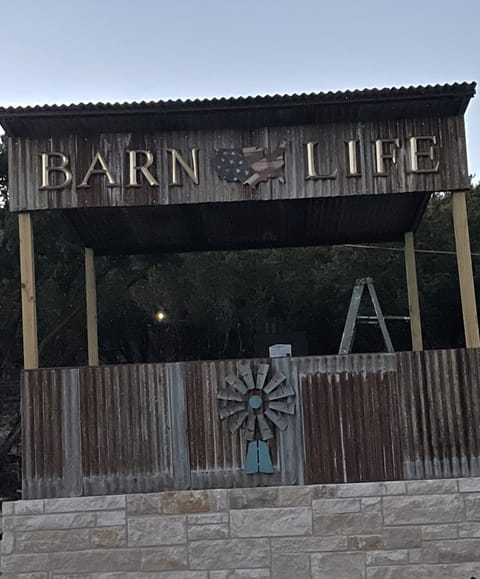 Enjoy the Bar/ BBQ cooking area