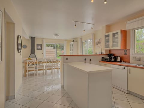 Furniture, Cabinetry, Window, Interior Design, Kitchen Appliance, Flooring, Floor, Kitchen, Wood