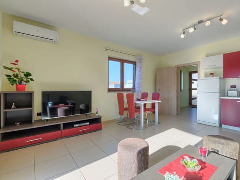 Furniture, Property, Table, Plant, Lighting, Houseplant, Interior Design, Architecture, Living Room, Couch