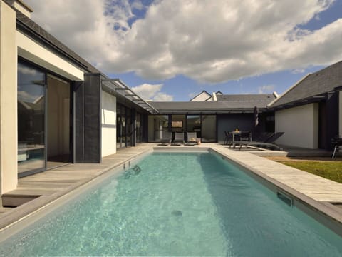 Water, Cloud, Sky, Swimming Pool, Plant, Shade, Leisure, Building, Grass, Real Estate