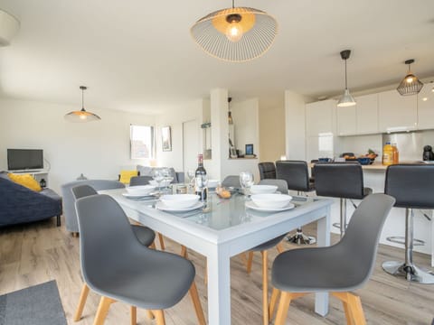 Table, Furniture, Chair, Lighting, Wood, Interior Design, Flooring, Floor, Building, Hardwood