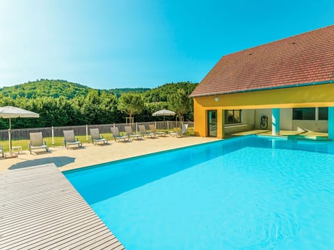 Sky, Building, Water, Property, Swimming Pool, Blue, Plant, Azure, Green, Shade