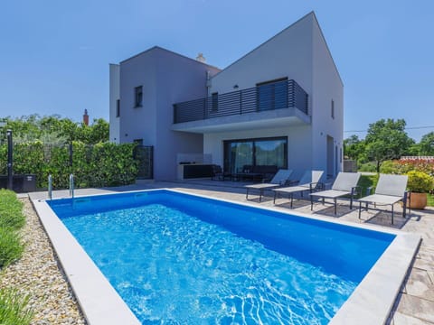 Water, Sky, Plant, Property, Swimming Pool, Building, Azure, Architecture, Shade, Rectangle
