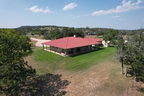 "We spent almost the whole time outdoors when we were at the house. We grilled, hung out on the swings and star gazed every night," Jane Anne shared with us after her visit to Omie's.