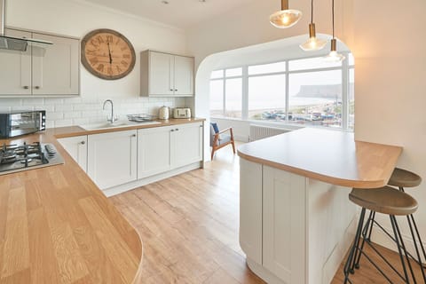 Burnsyde Beach House, Saltburn-by-the-Sea - Host & Stay