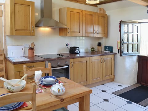 Kitchen/diner | Horseshoe Cottage - Lewannick Farm, Holywell Bay, nr. Cubert