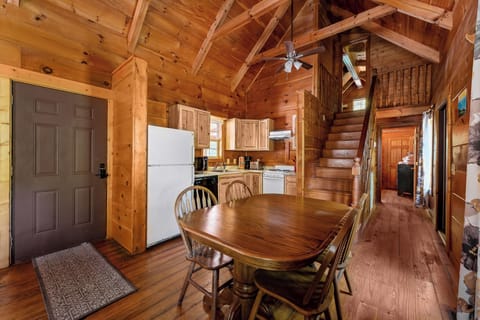 Open-concept dining + cozy living space = perfect for quality time.