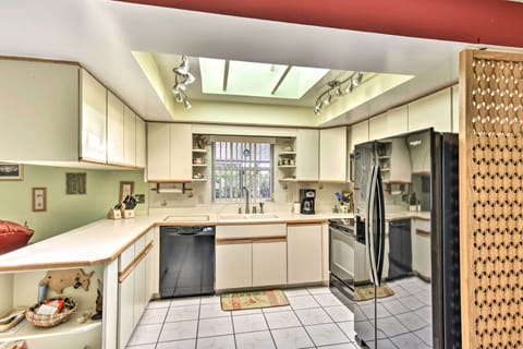 Kitchen | Drip Coffee Maker | Knife Set | Dishwasher