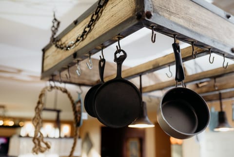 BIG GROUPS, 6-7 Bedrooms With 65" Tvs + Pool House in Fontana