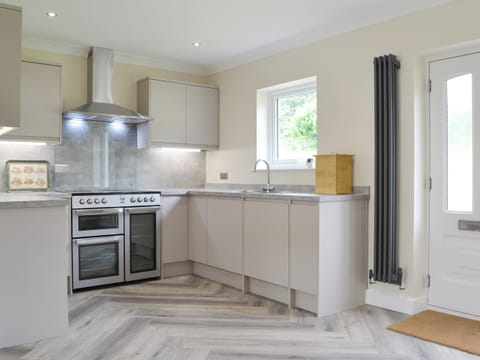 Fully appointed fitted kitchen | Lucy&rsquo;s at the Grange - Grange Country House Holiday Cottages, Loweswater, near Cockermouth