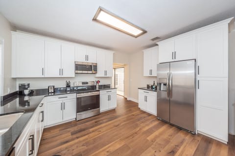 19806 kitchen - ice maker line was not installed ; regular coffee pot