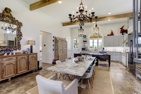 Dining room table extends to hold 10 