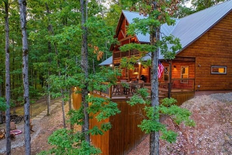 Mountain Dance Lodge - High-end luxury and MOUNTAIN TOP views- Sleeps 20