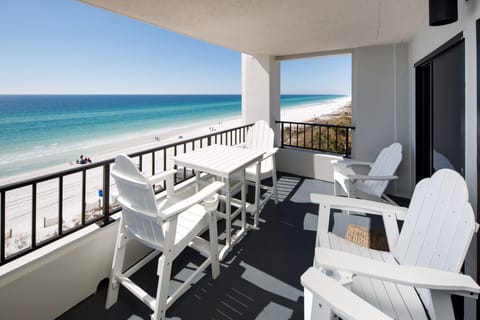 SPECTACULAR views from this PENTHOUSE END unit!!! - Balcony view