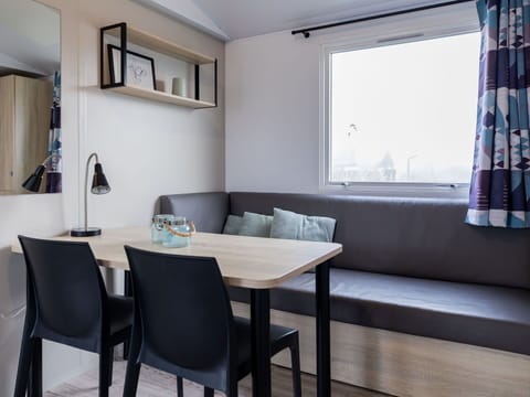 Table, Furniture, Property, Couch, Window, Comfort, Wood, Interior Design, Picture Frame, Chair
