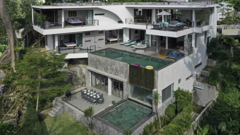 The Kamonchat was built on with 3 spacious levels and surrounded by lush jungle 
