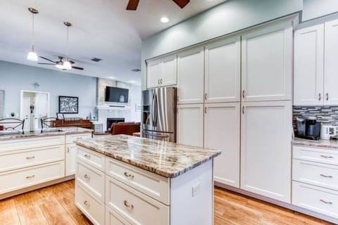 Gourmet Kitchen (Alt Angel)