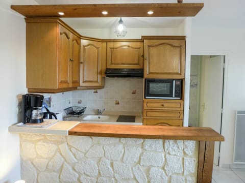 Cabinetry, Countertop, Furniture, Property, Building, Kitchen Appliance, Home Appliance, Kitchen, Wood, Interior Design