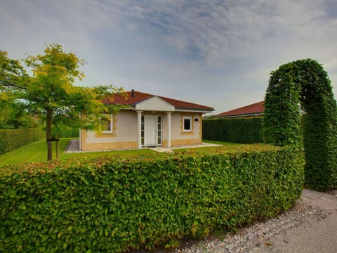 House, Property, Sky, Green, Home, Tree, Residential Area, Shrub, Real Estate, Architecture