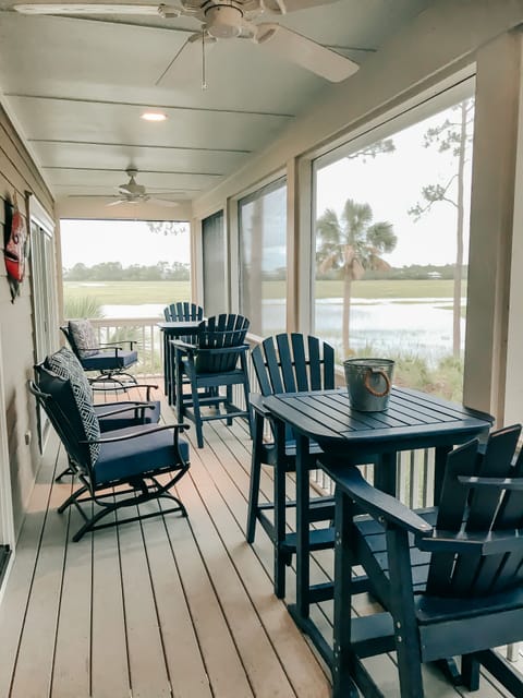 Screened back deck