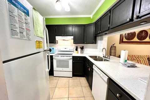 Great kitchen w/all appliances