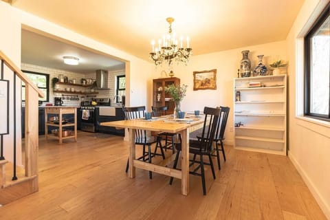 Another view of the dining area photo@ethanabitz