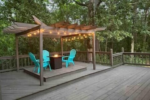 Huge 3 tier deck overlooking peaceful woods