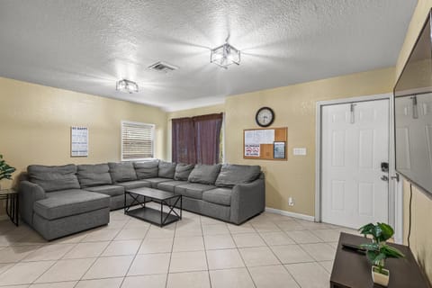 Kyle: ''If your gonna book in the area of west palm/riviera beach Michael is your guy. He’s very laid back and great communication!''