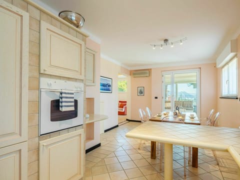 Cabinetry, Furniture, Property, Window, Countertop, Table, Wood, Interior Design, House, Kitchen