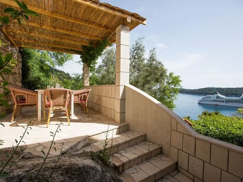 Terrace of apt Kate