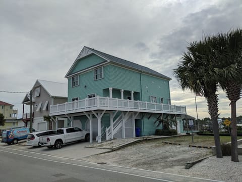 Water front views, amazing sunsets, sleeps 14, dock+pier, 1 block to the beach