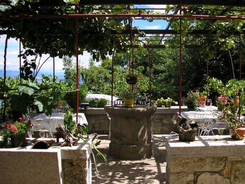 TERRACE WITH BARBECUE 1