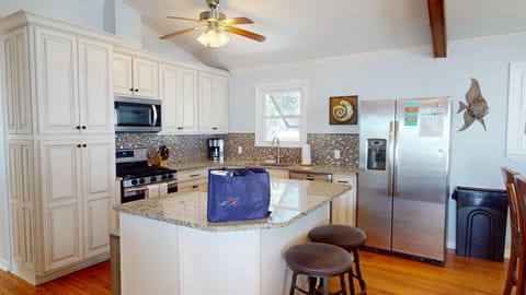 915-W-Ashley-Kitchen