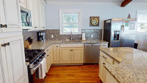 915-W-Ashley-Kitchen